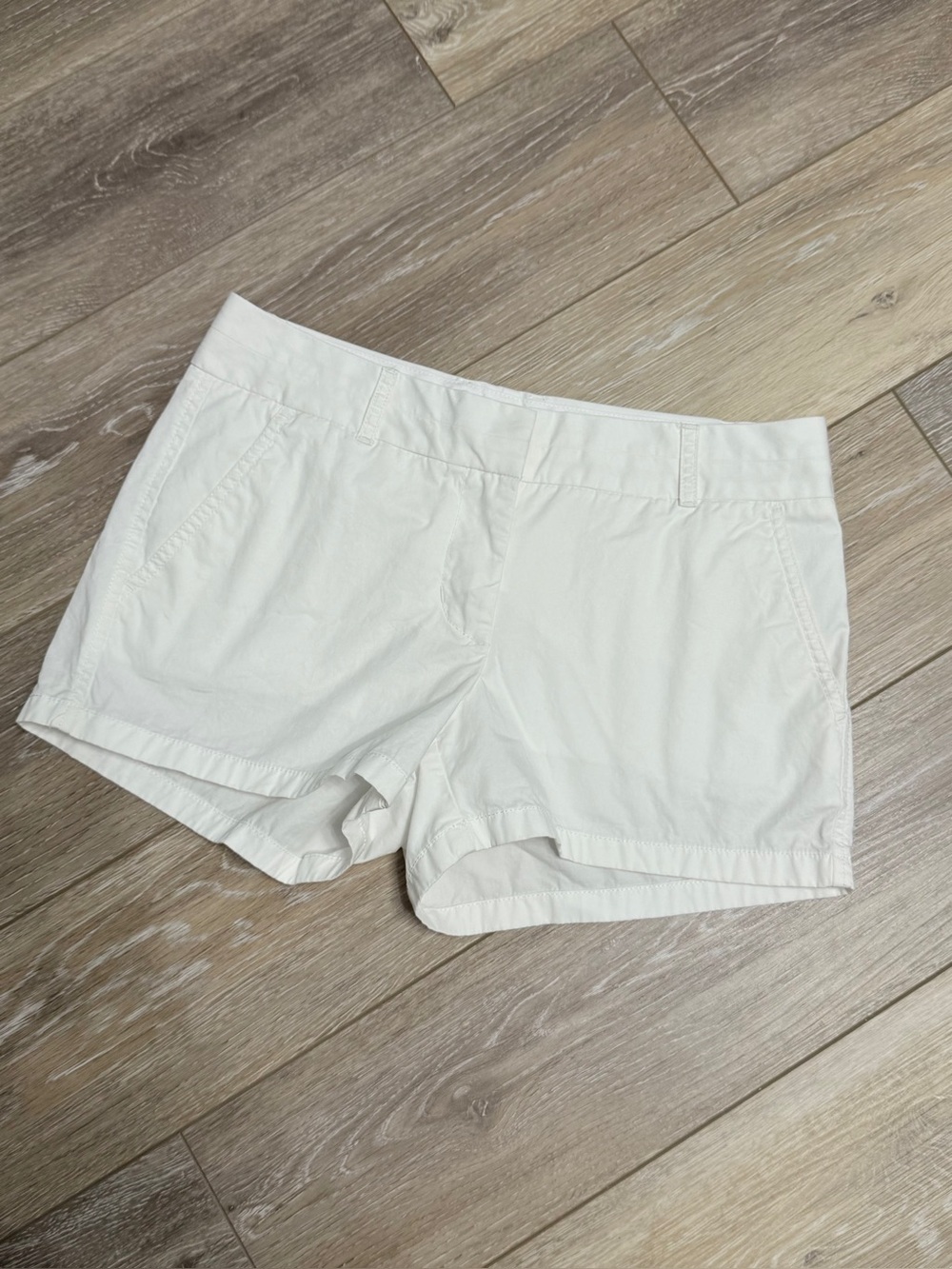#5) J crew Women’s White Casual Cotton Shorts